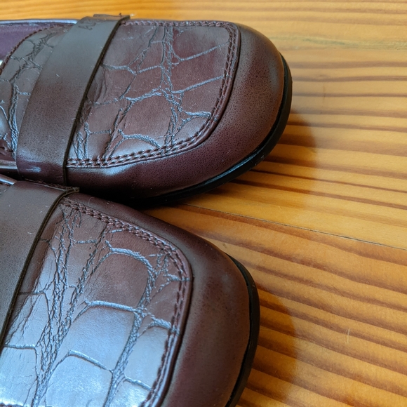 Anne Klein iFlex Vittorio Crocodile Loafer - Picture 5 of 6